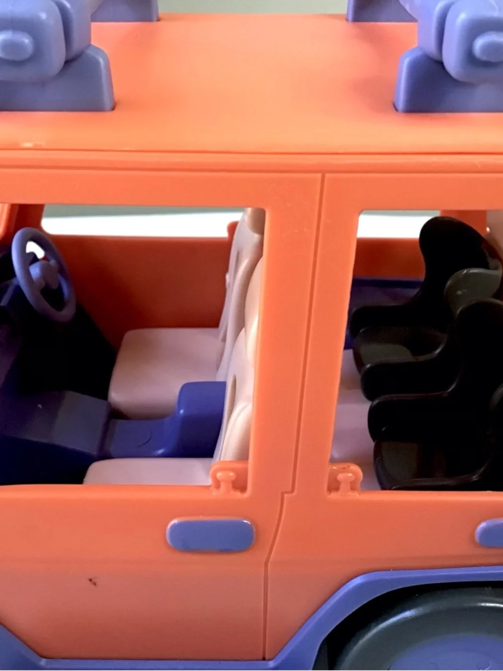 Bluey Heeler 4WD Family Vehicle Orange Jeep Top Opens 4 Seats Inside Moose Toys